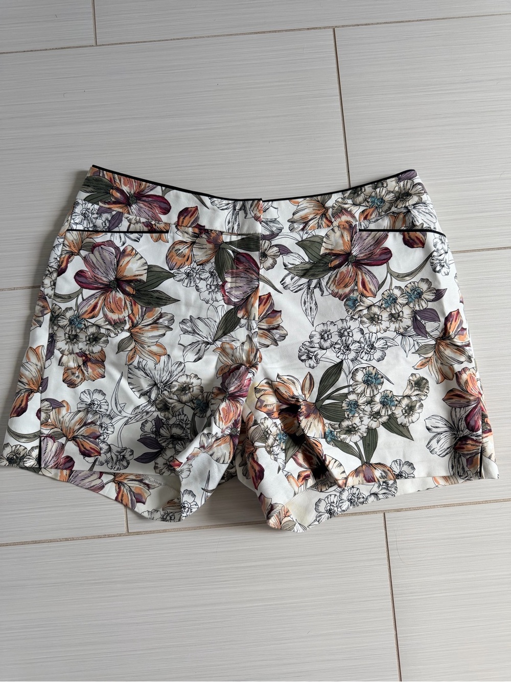 White House Black Market Floral Print Women’s Shorts size 8